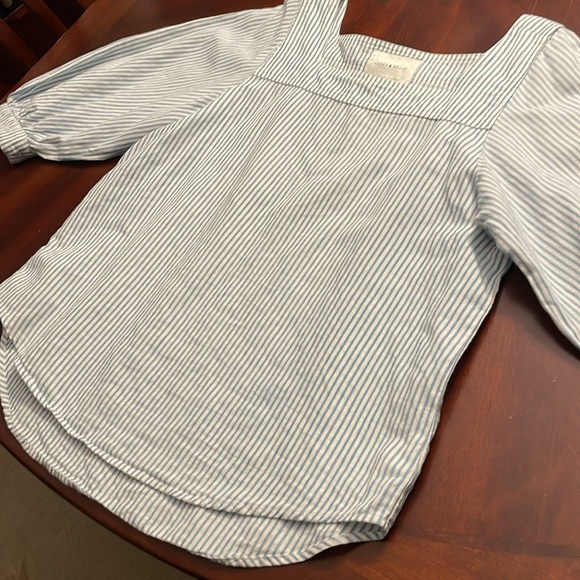 A Lucky Brand shirt, in a very good condition. The fabric is cotton, very soft. - Picture 4 of 5